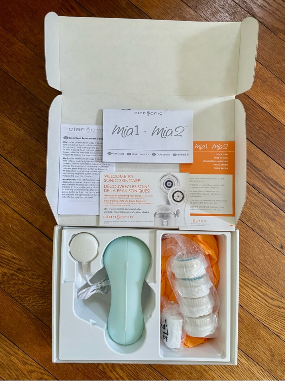 Clarisonic Mia 2 Sonic Cleansing System with extra brush heads (NEW)
